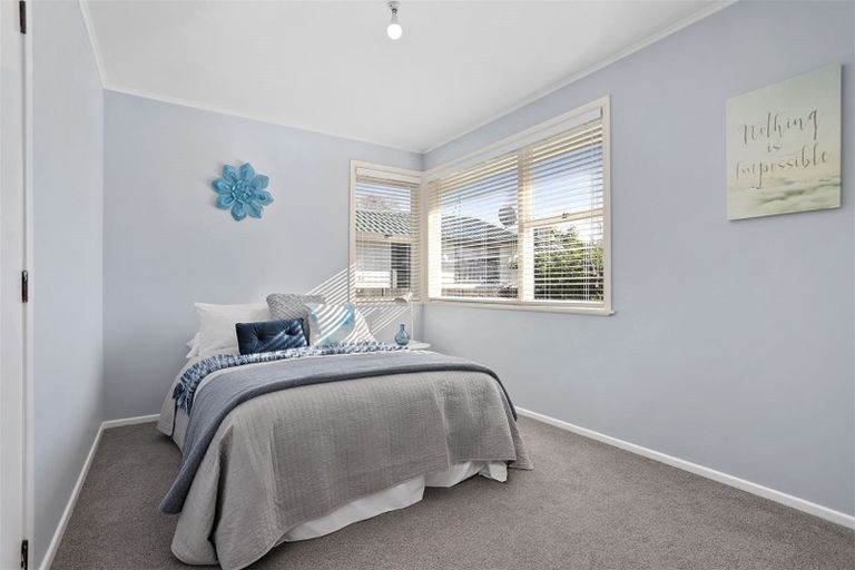 Photo of property in 3 Clinton Avenue, Te Atatu Peninsula, Auckland, 0610