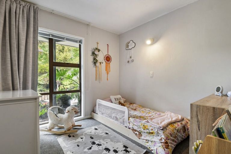 Photo of property in 10 Portsea Place, Chatswood, Auckland, 0626