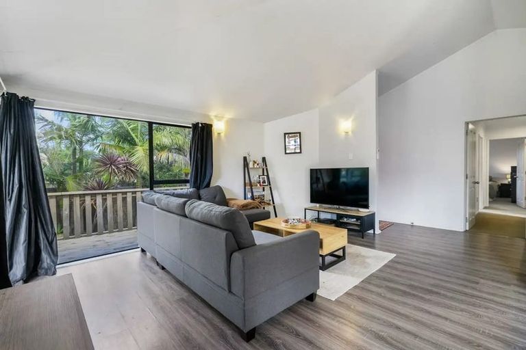 Photo of property in 126 Moire Road, West Harbour, Auckland, 0618