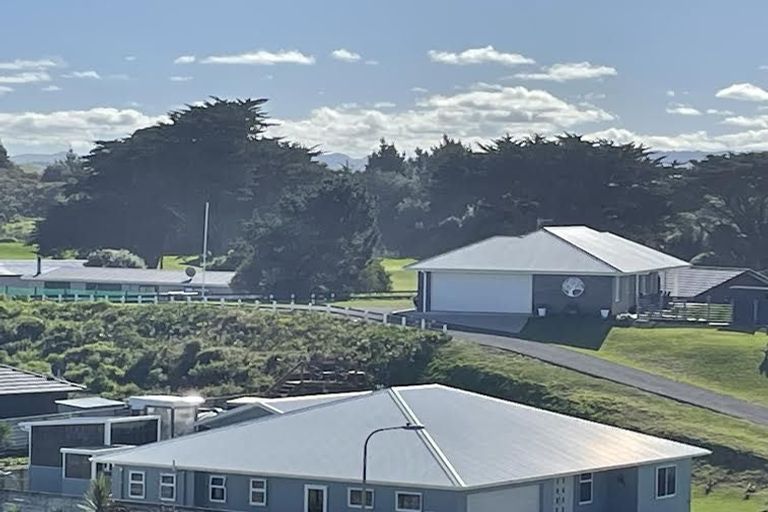 Photo of property in 16 Longbeach Drive, Castlecliff, Whanganui, 4501