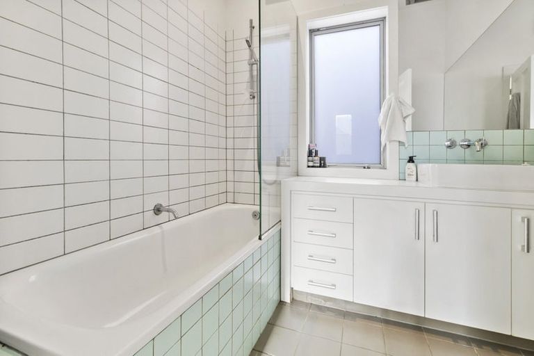 Photo of property in 12 Burnell Avenue, Thorndon, Wellington, 6011