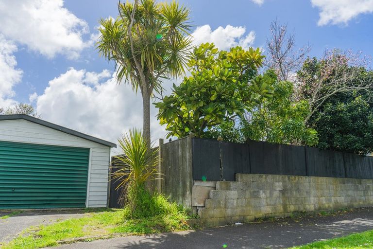 Photo of property in 64 Point Chevalier Road, Point Chevalier, Auckland, 1022