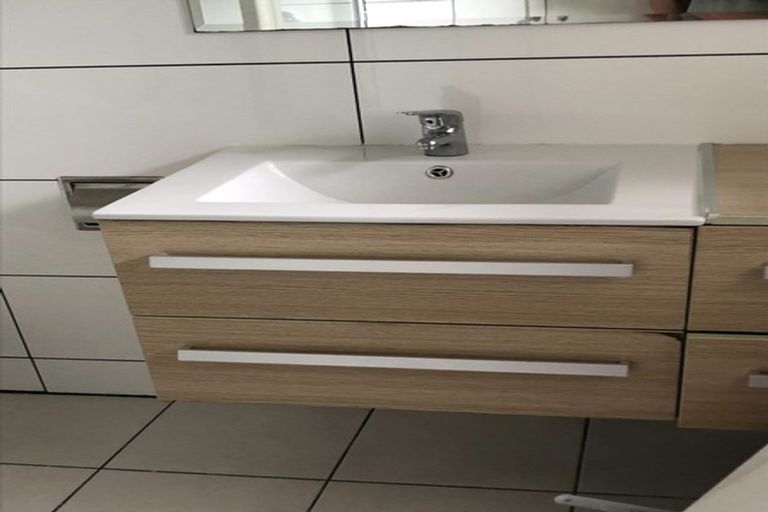 Photo of property in 2/136 Glenmore Street, Northland, Wellington, 6012