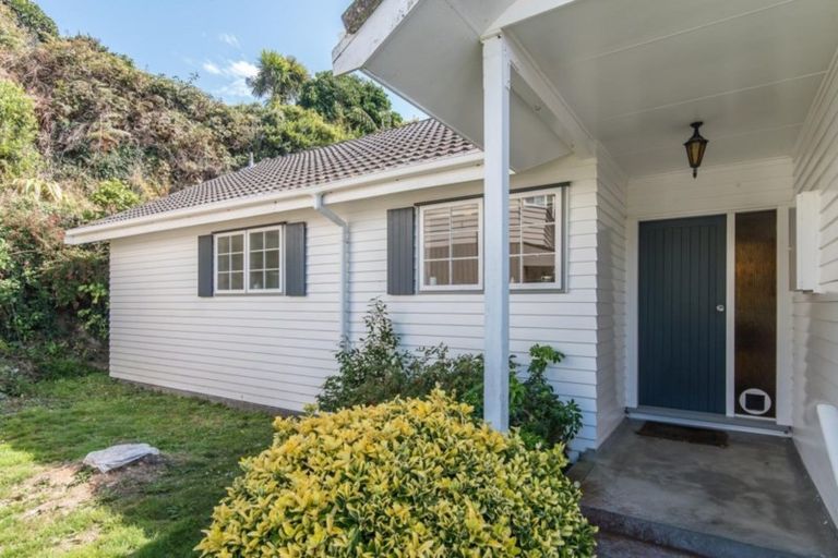 Photo of property in 6 Lethenty Way, Karori, Wellington, 6012