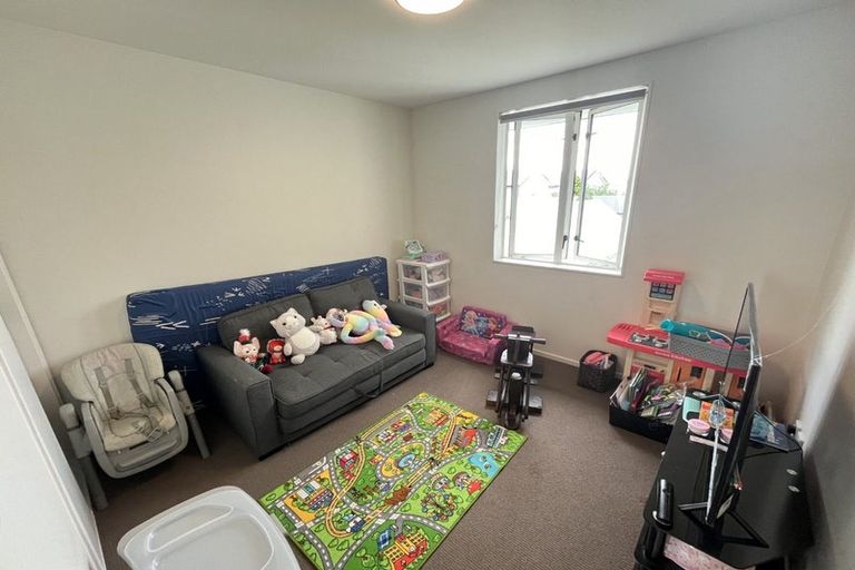 Photo of property in 10 Bellbird Street, Papakura, 2110