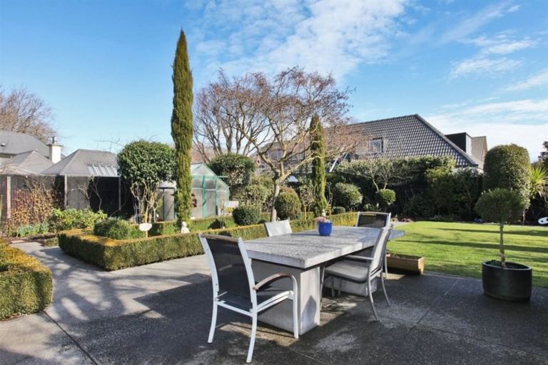 Photo of property in 35 Witbrock Crescent, Burnside, Christchurch, 8053