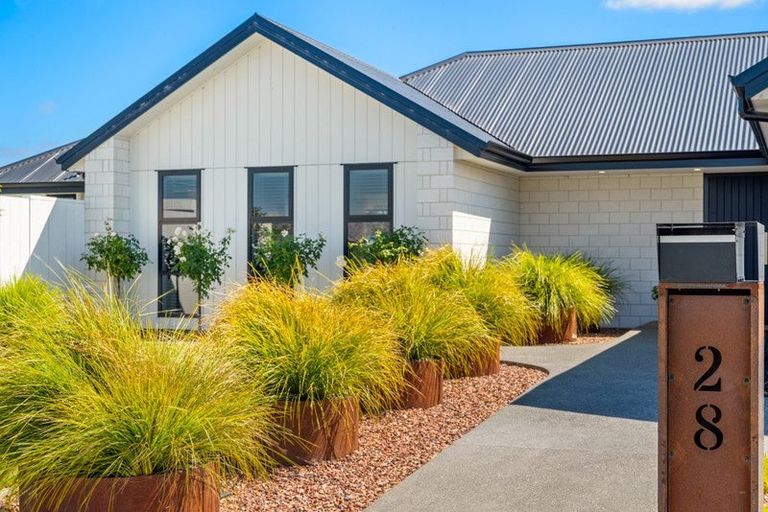 Photo of property in 28 Whitehall Drive, Springlands, Blenheim, 7201