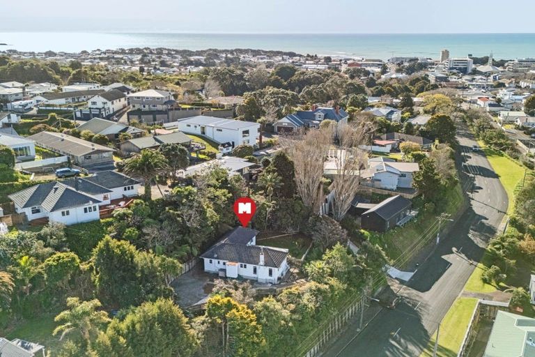 Photo of property in 20 Frankley Road, Westown, New Plymouth, 4310