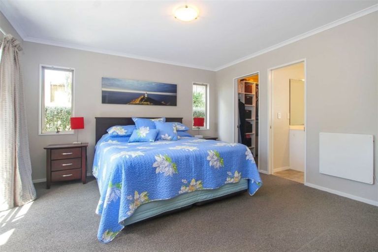 Photo of property in 10 Westminster Gardens, Unsworth Heights, Auckland, 0632