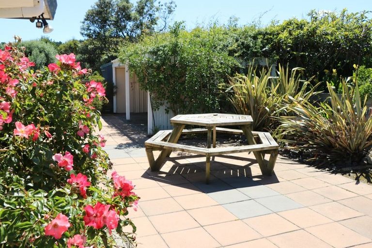 Photo of property in 6 Low Avenue, Foxton Beach, Foxton, 4815