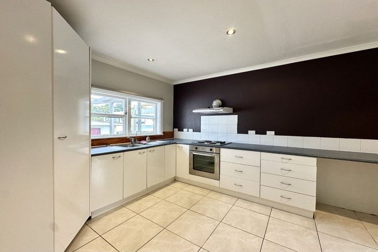 Photo of property in 396 Stokes Valley Road, Stokes Valley, Lower Hutt, 5019