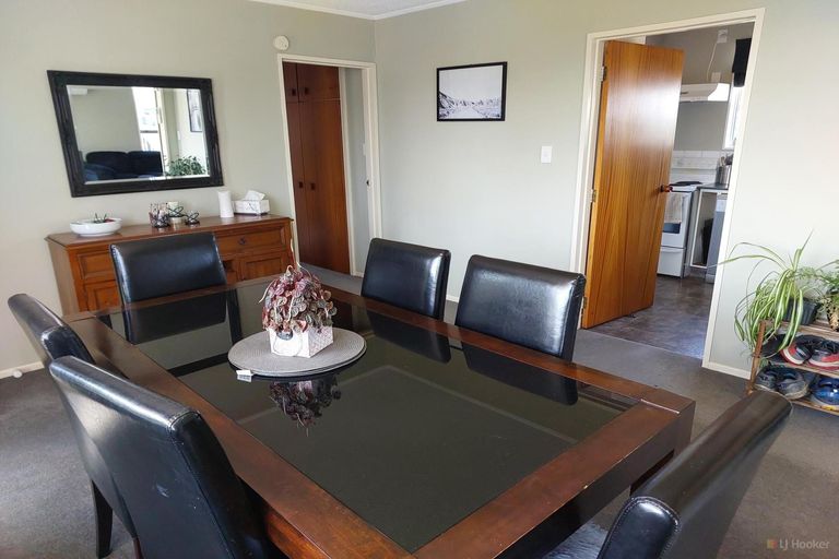 Photo of property in 195 Queen Street, Waimate, 7924