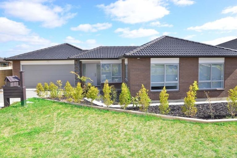 Photo of property in 14 Ruth Craig Place, Stanmore Bay, Whangaparaoa, 0932
