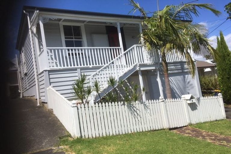 Photo of property in 1/9 Rutland Road, Stanley Point, Auckland, 0624