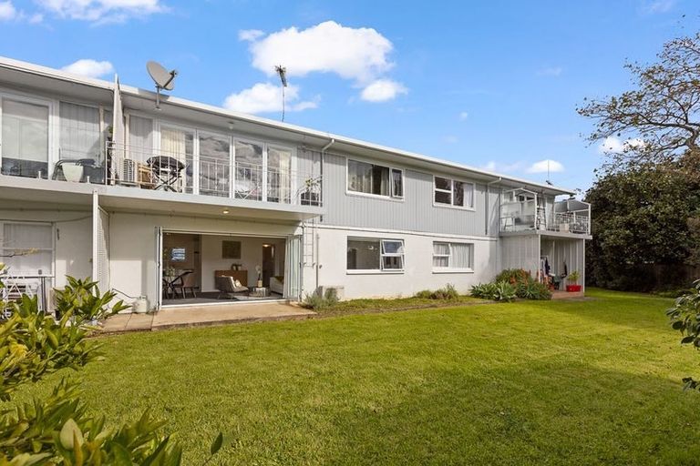 Photo of property in 2/133 Shakespeare Road, Milford, Auckland, 0620