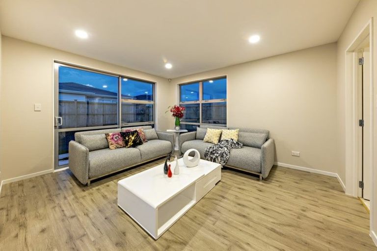 Photo of property in 17 Flight Place, Takanini, 2112