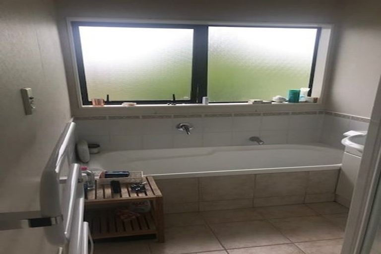 Photo of property in 40 Medvale Avenue, Flat Bush, Auckland, 2019