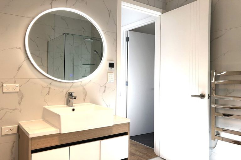 Photo of property in 26 Roxborough Place, East Tamaki Heights, Auckland, 2016