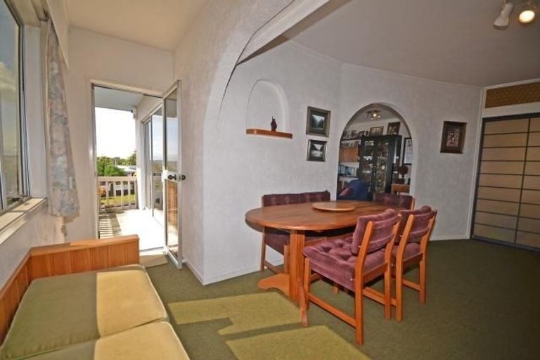 Photo of property in 18 Rosewarne Crescent, Glendene, Auckland, 0602