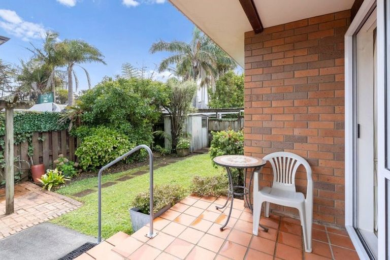 Photo of property in 7/28a Godley Road, Green Bay, Auckland, 0604