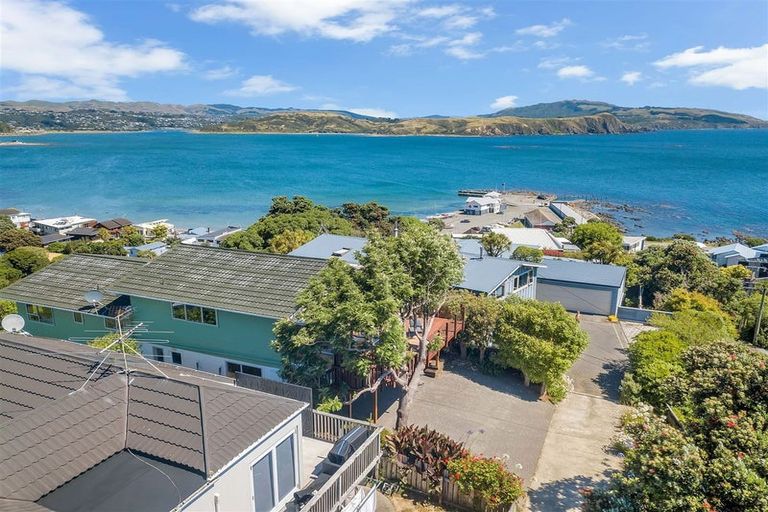 Photo of property in 18 Gordon Road, Plimmerton, Porirua, 5026