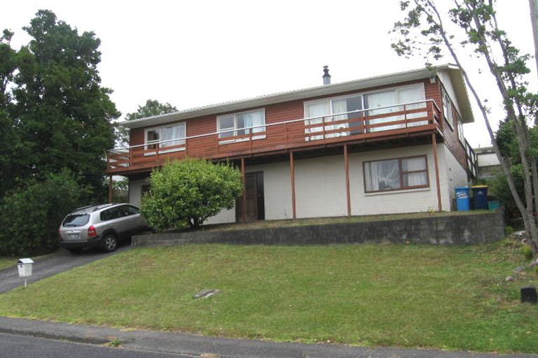 Photo of property in 3 Heather Place, Sunnynook, Auckland, 0620