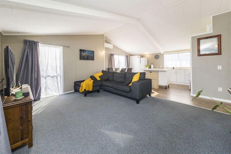 Photo of property in 30 Tiller Close, Kelvin Grove, Palmerston North, 4414