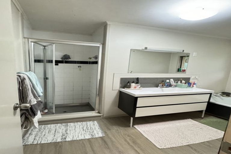 Photo of property in 1/19a Verran Road, Birkenhead, Auckland, 0626