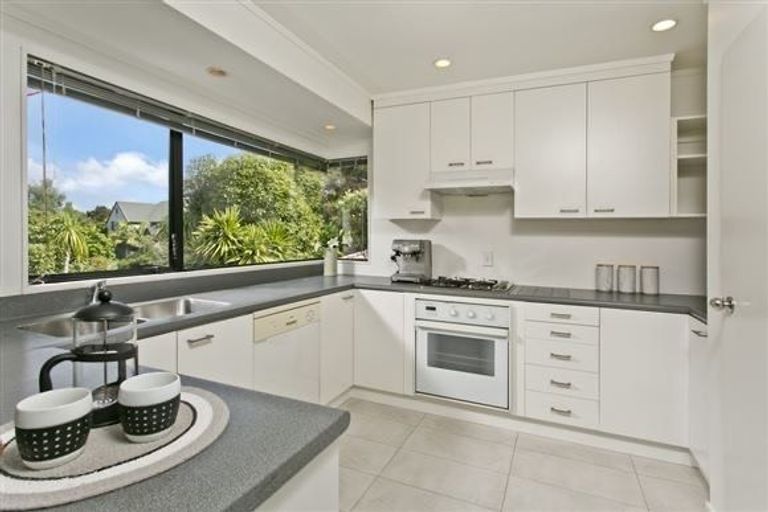 Photo of property in 24 Chedworth Drive, Glenfield, Auckland, 0629