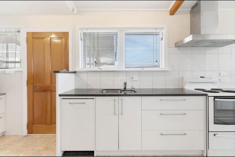 Photo of property in 19 Carole Crescent, Pakuranga, Auckland, 2010