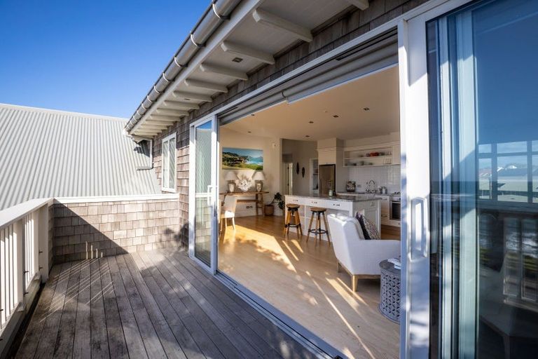 Photo of property in 10 Woolcombe Terrace, New Plymouth, 4310