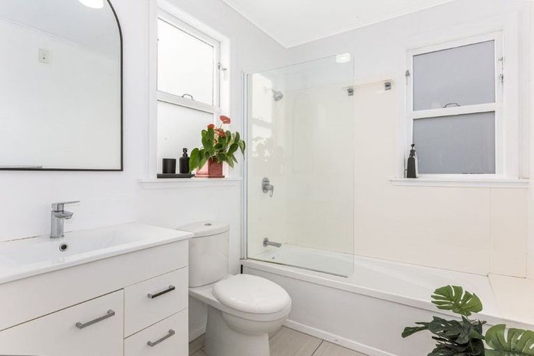 Photo of property in 12 Owhiti Street, Titahi Bay, Porirua, 5022