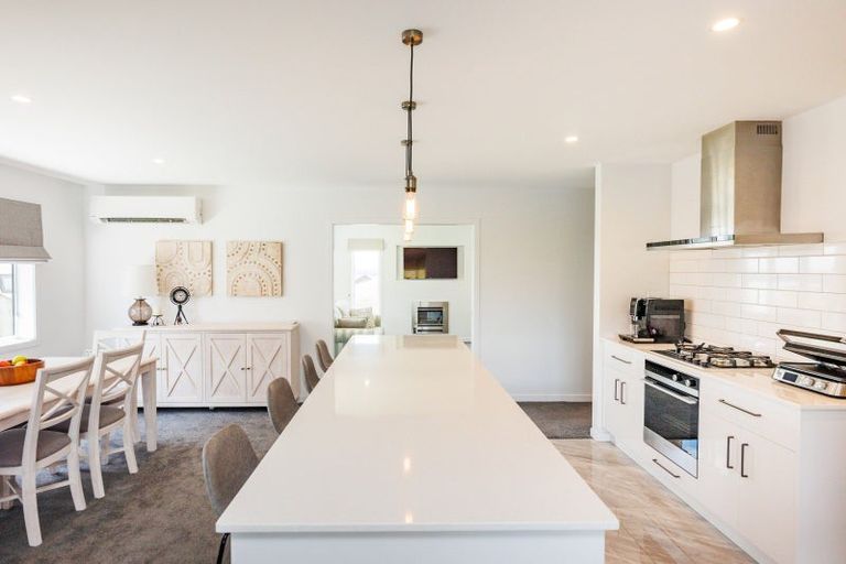 Photo of property in 23 Vaucluse Heights, Fitzherbert, Palmerston North, 4410