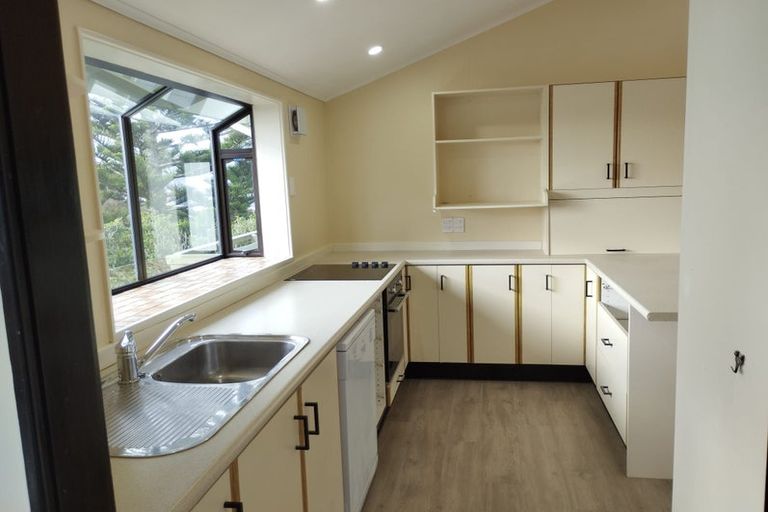 Photo of property in 19 Carluke Street, Paparangi, Wellington, 6037