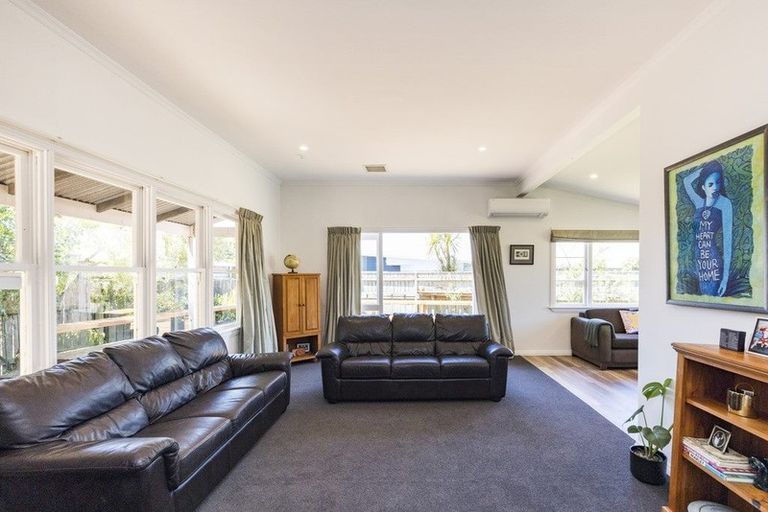 Photo of property in 7 Perrin Place, Kelvin Grove, Palmerston North, 4414