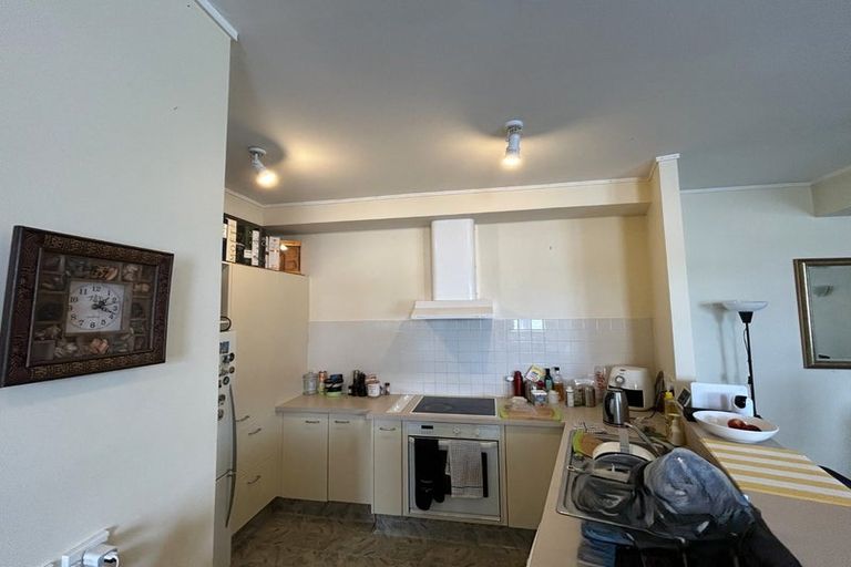 Photo of property in 17 Kent Terrace - Kent Apartments, 5b/16 Kent Terrace, Mount Victoria, Wellington, 6011