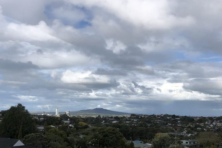 Photo of property in 26 Gretel Place, Hillcrest, Auckland, 0627