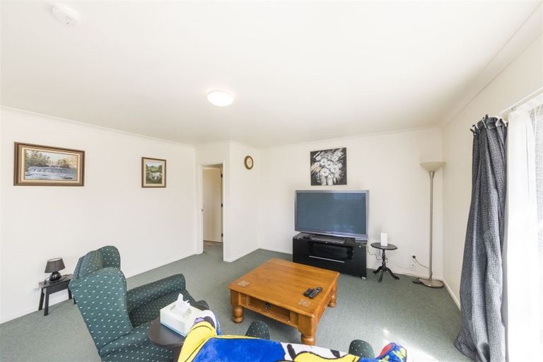 Photo of property in 13 Milne Street, Hunterville, 4730