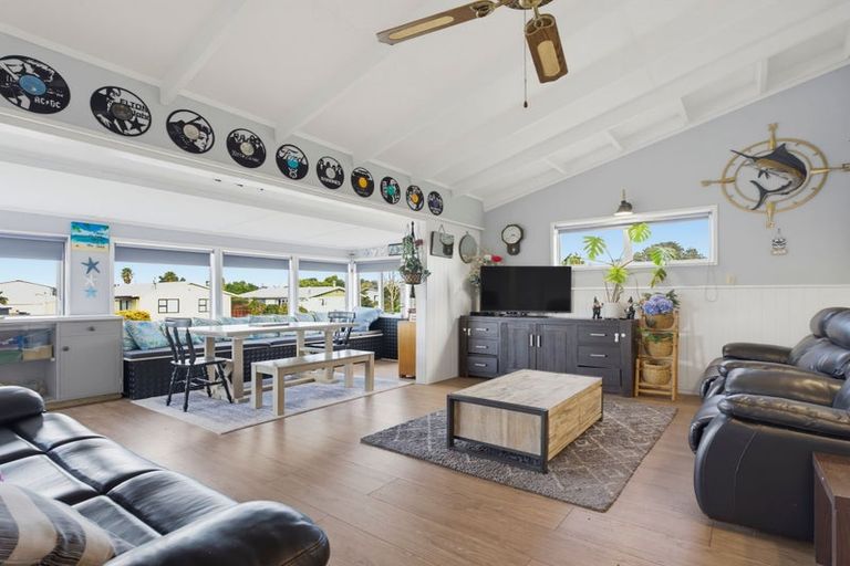 Photo of property in 201 Chartwell Avenue, Whangamata, 3620