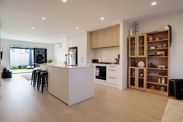 Photo of property in 6 George Cole Lane, Takanini, 2112