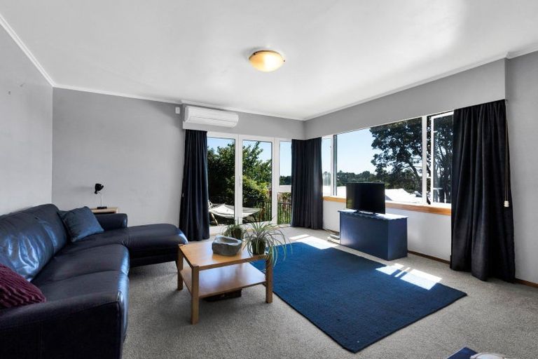 Photo of property in 52 Queens Road, Glen Avon, New Plymouth, 4312