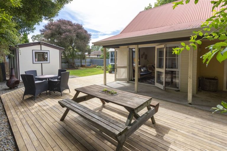 Photo of property in 28 Queens Avenue, Waikuku Beach, 7402