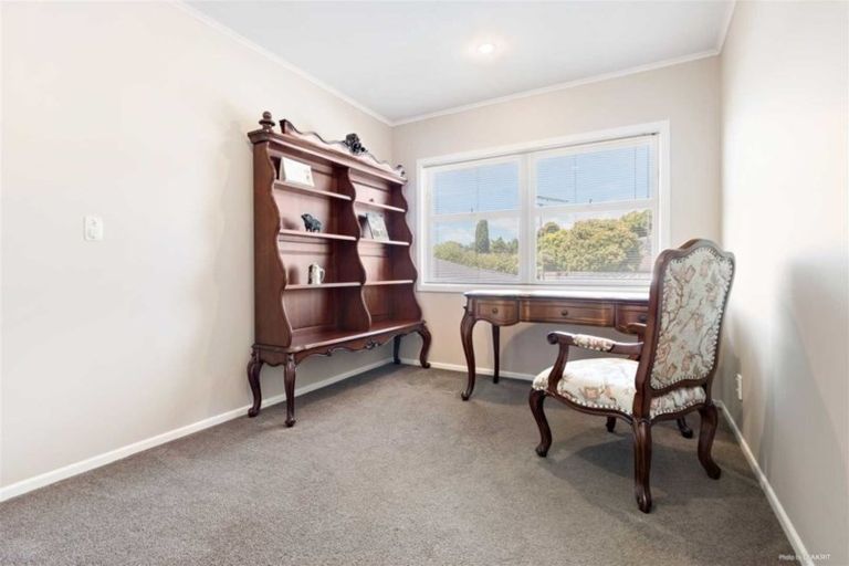 Photo of property in 23 Charles Dickens Drive, Mellons Bay, Auckland, 2014