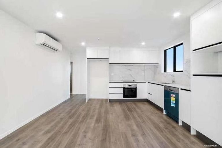 Photo of property in 17 Peony Mews, Oteha, Auckland, 0632
