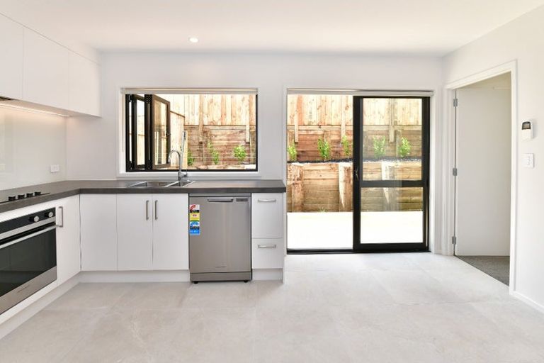 Photo of property in 31 Maraeariki Avenue, Orewa, 0931