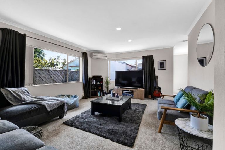 Photo of property in 301 Huatoki Street, Upper Vogeltown, New Plymouth, 4310