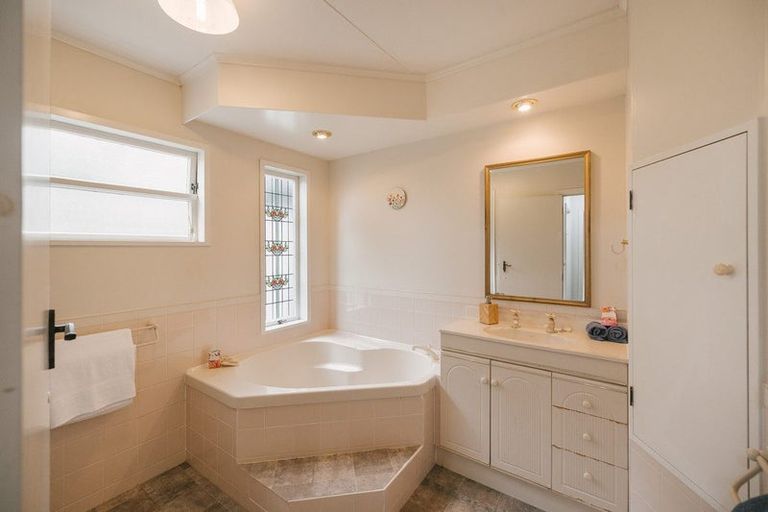 Photo of property in 12 Lifford Place, Awapuni, Palmerston North, 4412