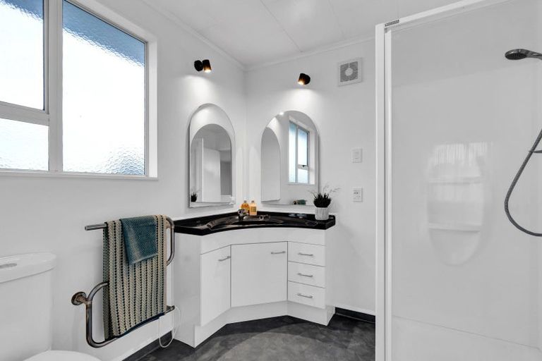 Photo of property in 93 Govett Avenue, Frankleigh Park, New Plymouth, 4310