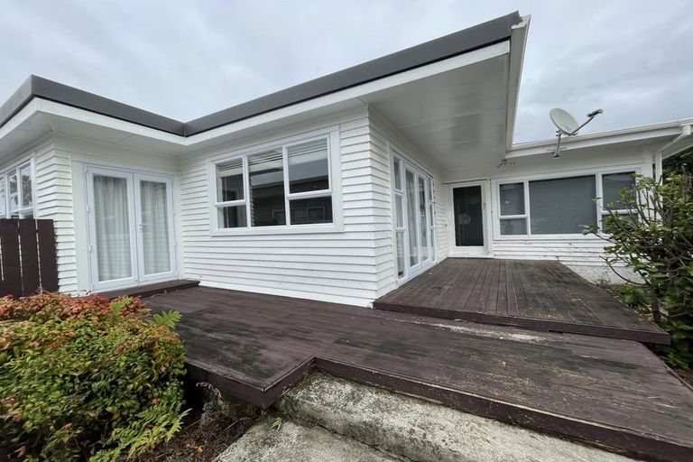 Photo of property in 18 River Road, Te Atatu Peninsula, Auckland, 0610