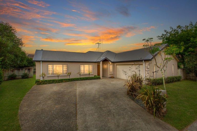 Photo of property in 18 Roderick Place, Rototuna, Hamilton, 3210